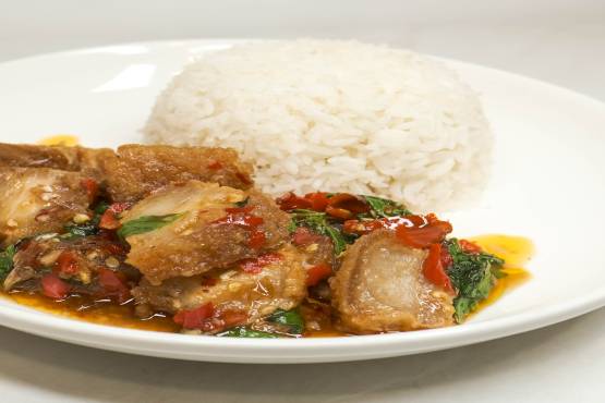 ข้าวกะเพราหมูกรอบ