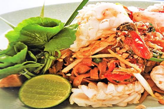 ผัดไทยทะเลรวม