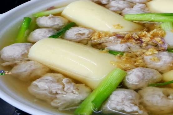 แกงจืดเต้าหู้ไข่หมูเด้ง