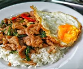 ข้าวกะเพราหมูชิ้น