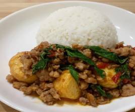 ข้าวกะเพราเต้าหู้ไข่หมูสับ