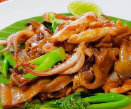 ผัดซีอิ๊วหมึก
