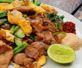 ผัดซีอิ๊วหมู