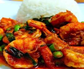 ข้าวผัดพริกแกงกุ้ง