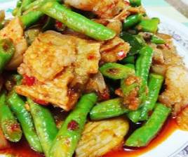 ผัดพริกแกงไก่