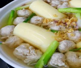 แกงจืดเต้าหู้ไข่หมูเด้ง